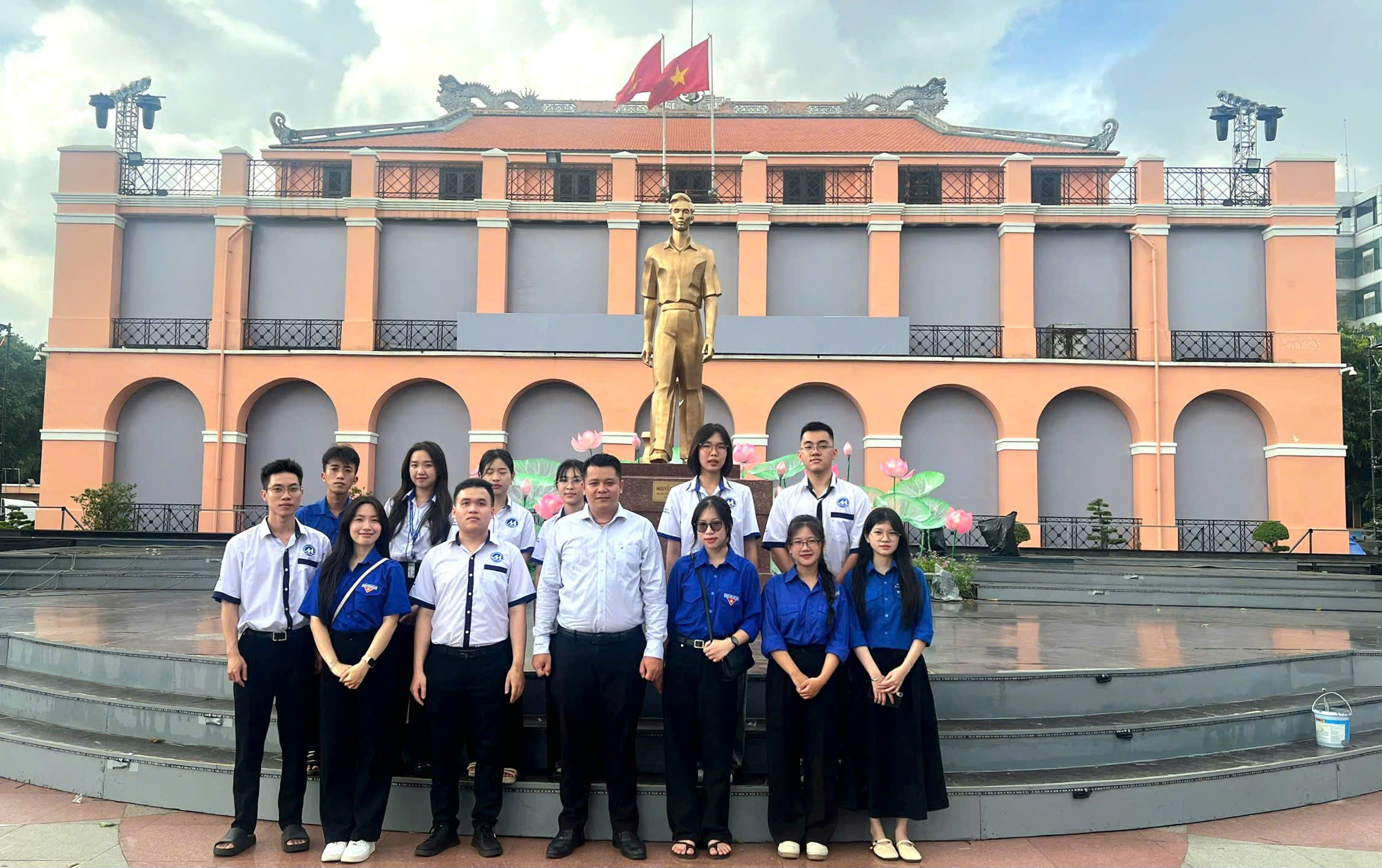 Tuổi trẻ UFM tổ chức về nguồn nhân 114 năm ngày Bác Hồ ra đi tìm đường cứu nước