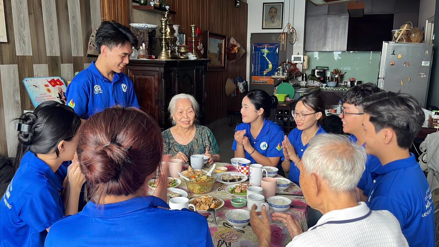 “Cơm nhà nghĩa tình” – Bữa cơm tri ân Ba Má phong trào lan tỏa đạo lý “Uống nước nhớ nguồn”